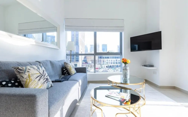 Beautiful Home, Wake Up To Superb Marina Views