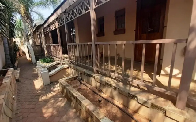 Karl Heyne Guesthouse Double Room