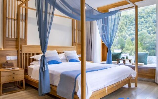 yinju renjia Hostel (South gate of the scenic area)