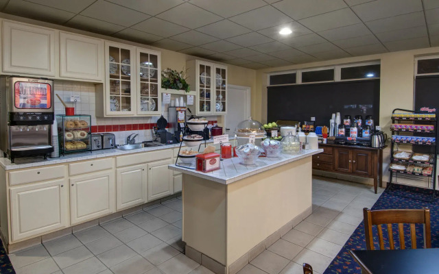 Cherry Tree Inn & Suites