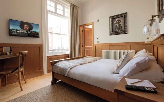 The Old Farmhouse Pub & Rooms