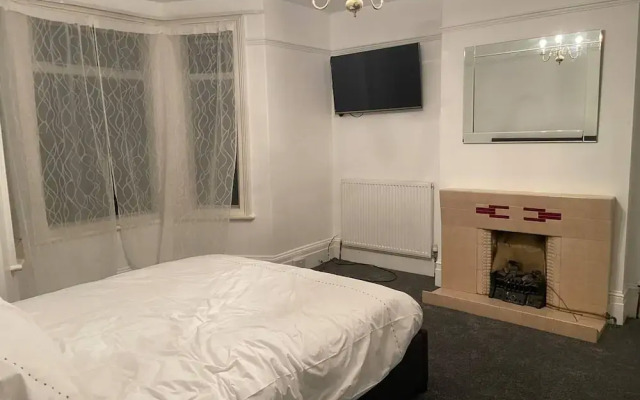 Charming 2-bed Apartment in Brentwood Free Parking