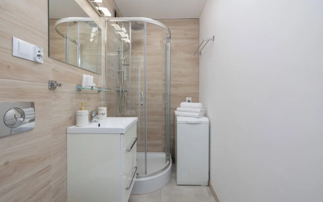 Charming Studio for 2 by Renters