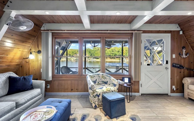 Sunrise Oasis - Enjoy Lakefront Living