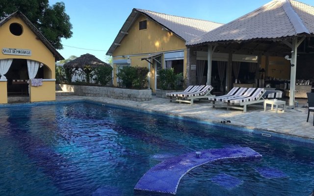 Relax at Pool all day Wail Enjoying the Amenities of Your Bungalow