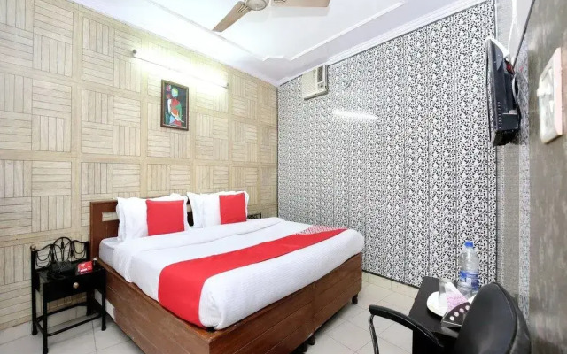 OYO 11906 Hotel Star Welcome