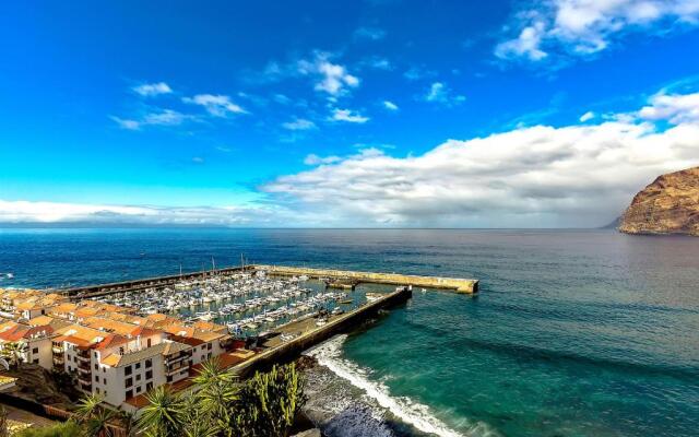 First line beach front 2 bedroom apartment Los Gigantes