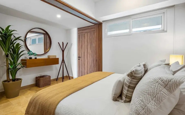 Oceanfront 1BR With Balcony - Sea View Pools