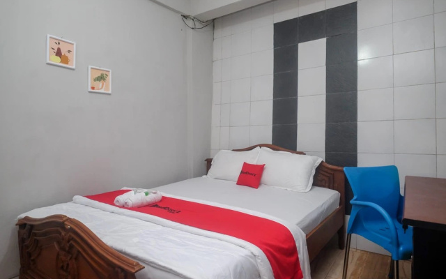 RedDoorz Syariah at de KostMarto Uty – Guest Rooms – Sleman