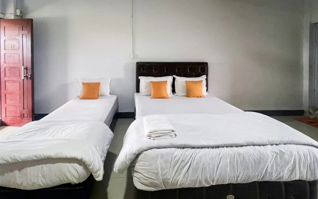 RedDoorz near Salib Kasih Tarutung – Guest Rooms – Tarutung