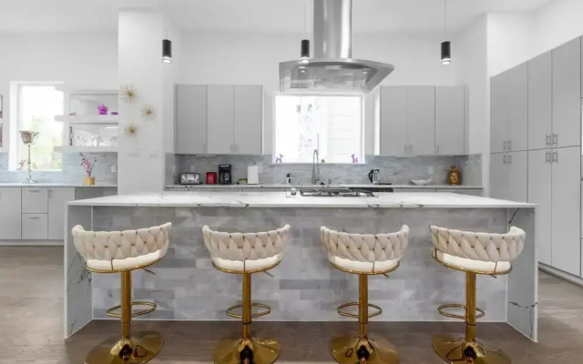 Downtown Houston 3BR Bachelorette Escape