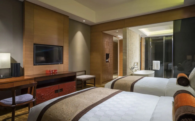 HUALUXE Hotels & Resorts Yangjiang City Center by IHG