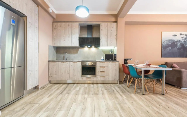 Stylish Luxury Apartment near Acropolis at Neos Kosmos metro station