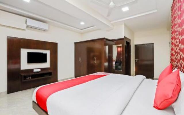 OYO 28184 BMR Residency