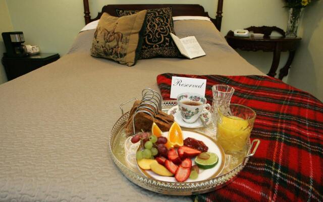 Little English Guesthouse Bed and Breakfast