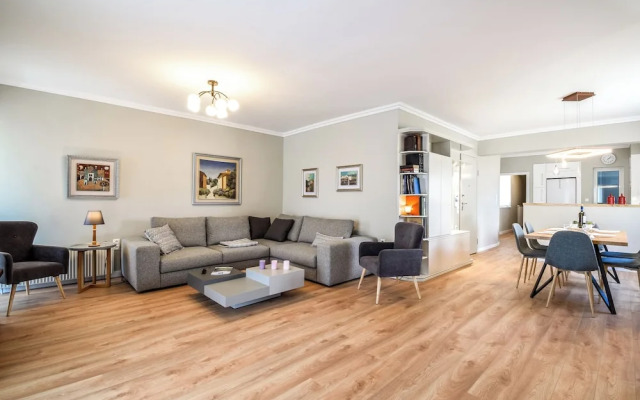 Alimos Luxury 3 Bd Apt w Stunning Views