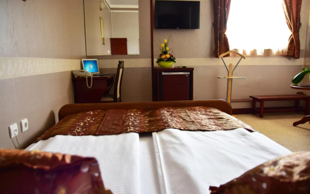 Hotel Lav