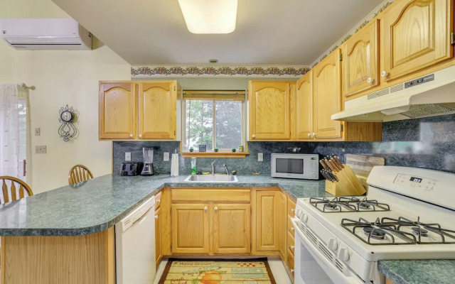 Private Hot Tub: Lakefront Poconos Home!