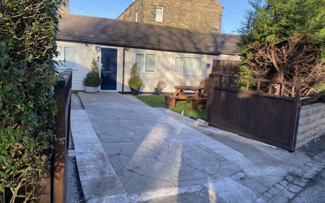 Inviting 1-bed House in Bradford