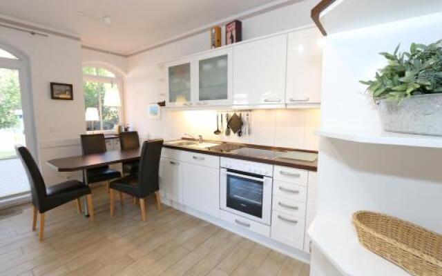 Kurparkresidenz Baabe - Ferienwohnung Meeresgarten mit Terrasse