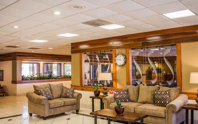 Quality Inn & Suites Pensacola Bayview