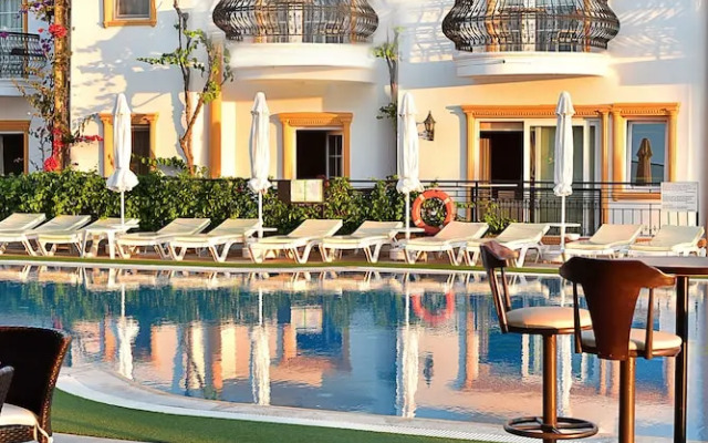 Tropicana Beach Apartments