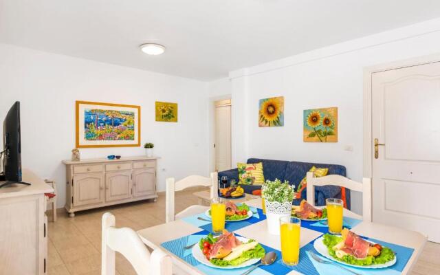 17 LOS CRISTIANOS CENTRAL by the BEACH ,WiFi