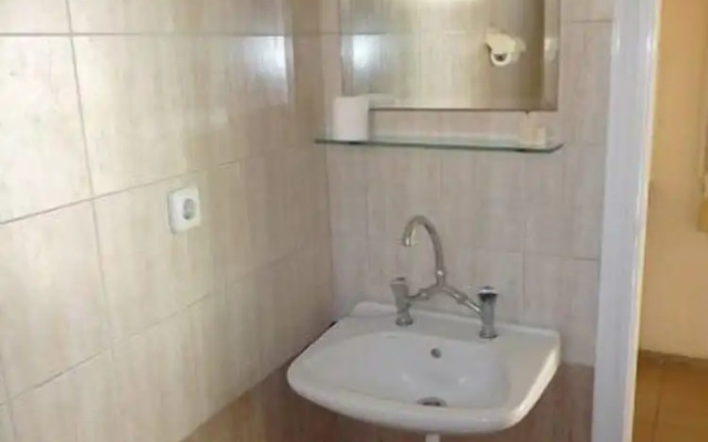 Haris Apartments