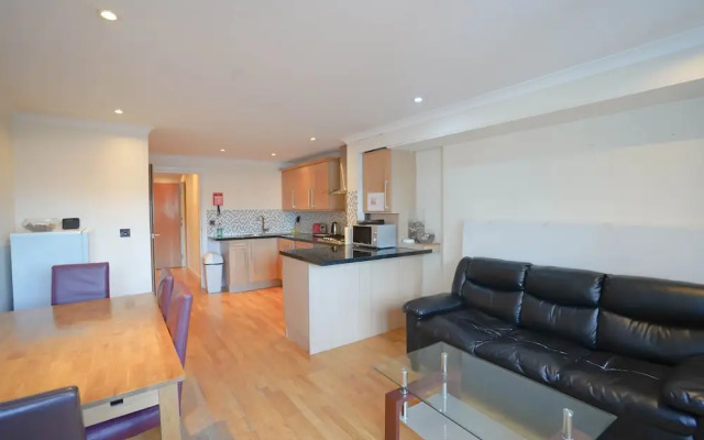 Lovely Balcony Apartment - Central London