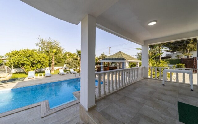 Marvelous Conservative Villa in Muratpasa