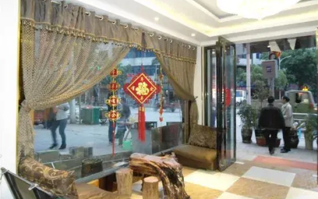 Luodian Chuncheng Hotel
