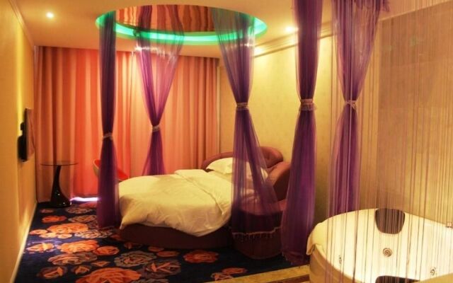 Jinhanting Theme Hotel (Xinyang Railway Station Tianrun Plaza)