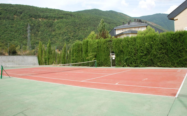 Atico en Biescas con Piscina, Tenis y Barbacoa