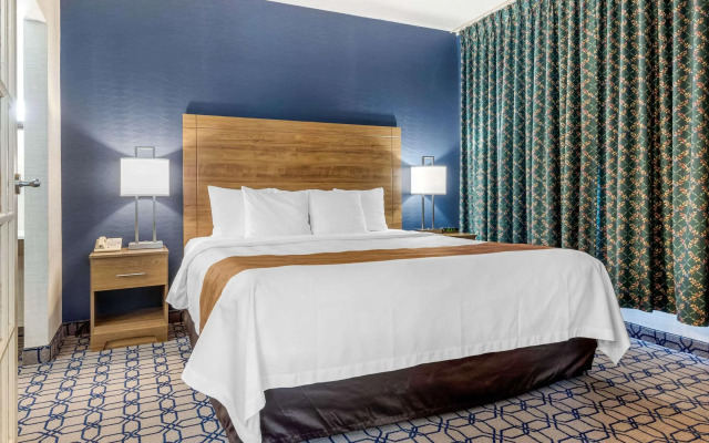 Quality Suites Whitby