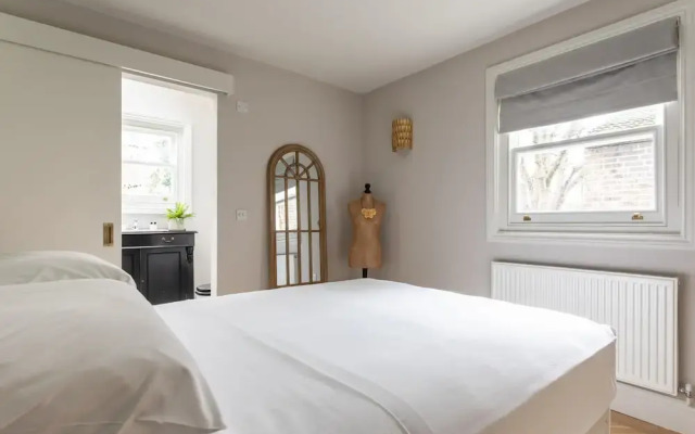 Macfarlane Road II by Onefinestay