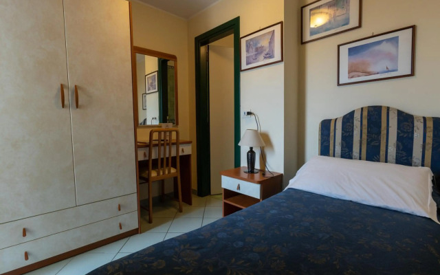 Hotel River