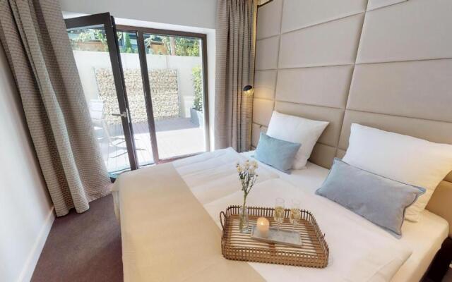 White Pearl Apartment 0.04