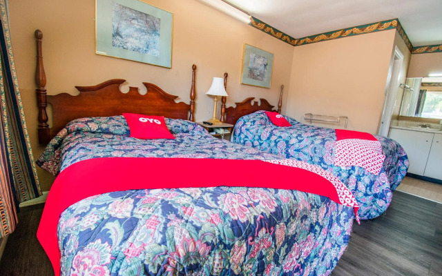 OYO Hotel Calhoun, GA I-75