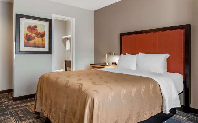 Quality Inn & Suites Evansville Downtown