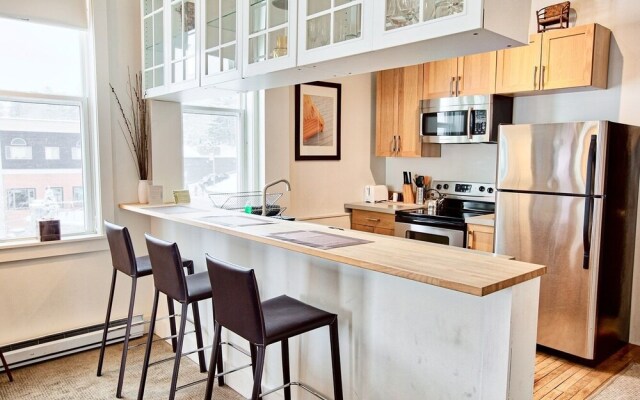 The Haus on Mirror Lake