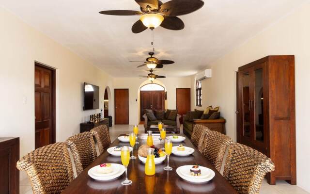 Beautiful 3br2 5BA Villa w Pool Close 2 Baby Beach