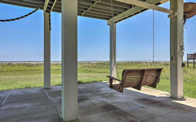 Oceanfront Galveston Home - Walk to Beach!