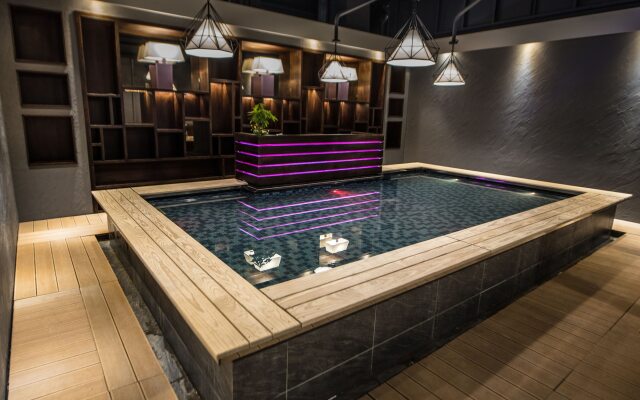 Six Fukun Hotel