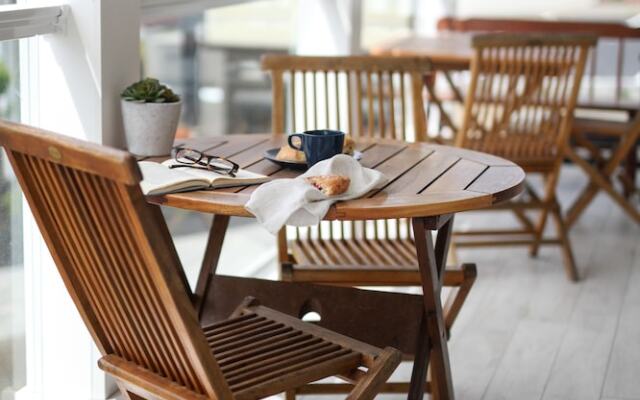 The Sea Breeze Inn