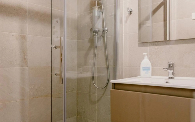 LA88 Bayview Apartment I