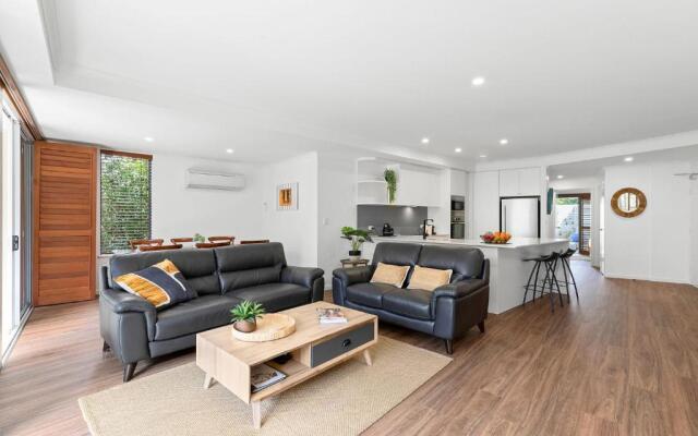 4 Trieste Central Apartment with a Backdrop of Lush Greenery