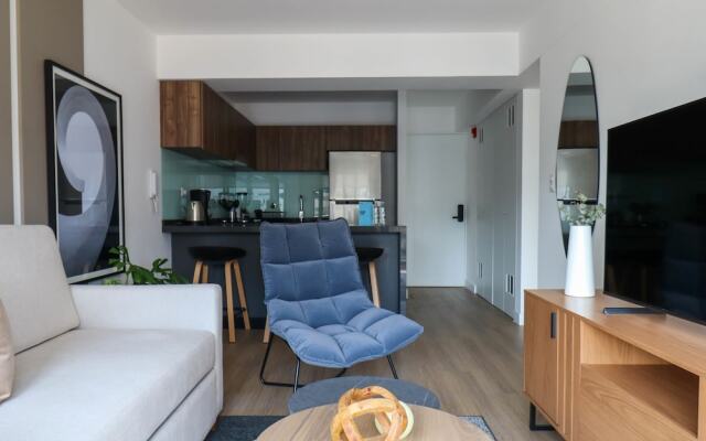 w Fascinating 1BR With Balcony in San Isidro