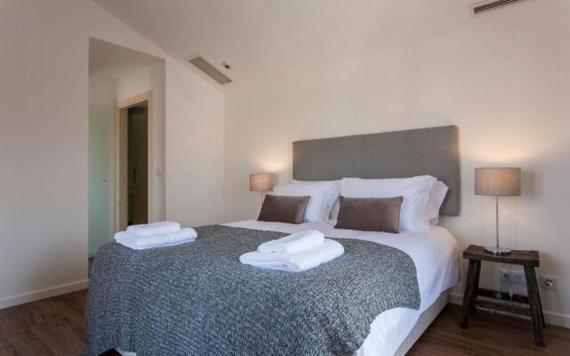 Chiado River View Deluxe Apartment