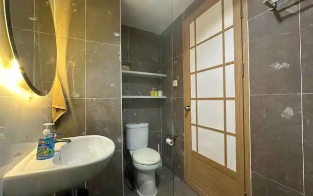 EdMer Staycation Casa de Parco Apartment BSD (ICE BSD, AEON BSD, THE BREEZE BSD) – Bathroom – Legok