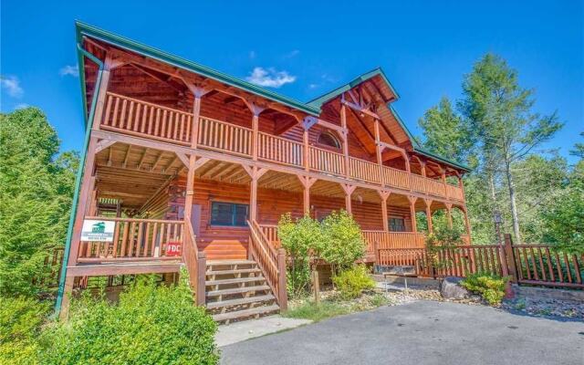 Hemlock Inn - Eight Bedroom Cabin